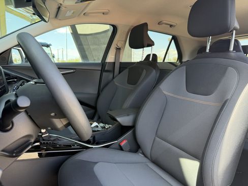 Used 2025 Kia Niro LX FWD image 30