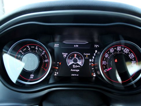 Used 2021 Dodge Challenger SXT image 10