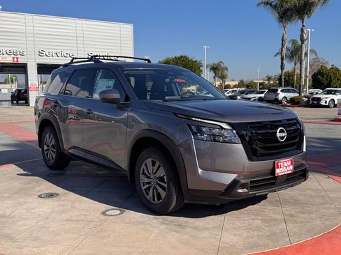 New 2025 Nissan Pathfinder SV image 2