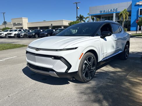 New 2026 Chevrolet Equinox EV LT image 2