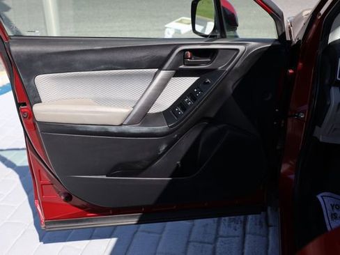 Used 2018 Subaru Forester 2.5i Premium image 11