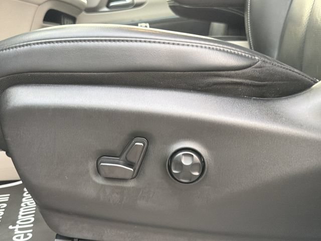 Used 2023 Chrysler Pacifica Touring-L FWD image 21