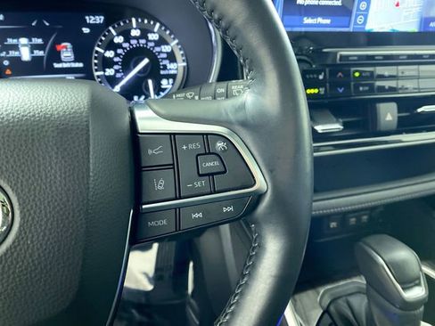 Used 2021 Toyota Highlander Platinum image 12