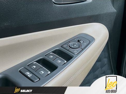 Used 2022 Hyundai Santa Fe SEL w/ Convenience Package image 17