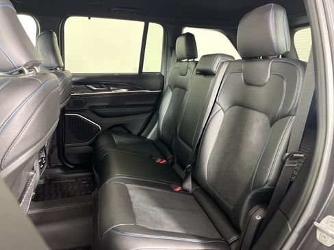 Used 2023 Jeep Grand Cherokee Trailhawk w/ Luxury Tech Group III image 17