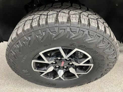 Used 2024 GMC Canyon AT4X image 13