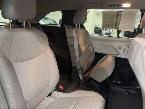 Certified 2025 Toyota Sienna LE AWD/4WD image 10