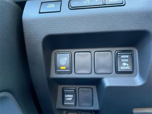 Used 2024 Nissan Frontier SV w/ SV Convenience Package image 25