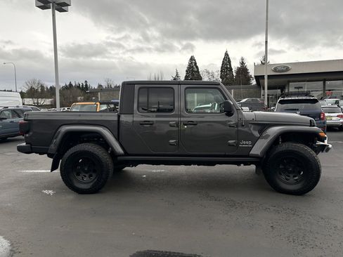 Used 2020 Jeep Gladiator Overland image 4