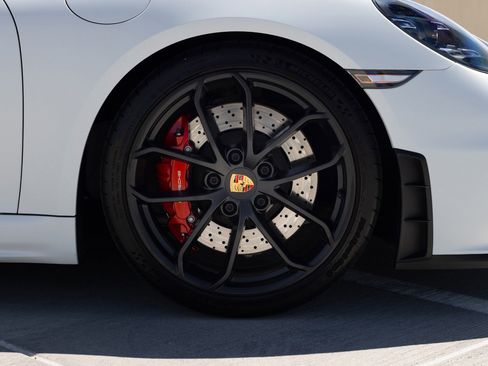 Used 2021 Porsche 718 Boxster Spyder RWD image 28