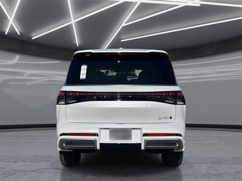New 2026 INFINITI QX80 Luxe image 3
