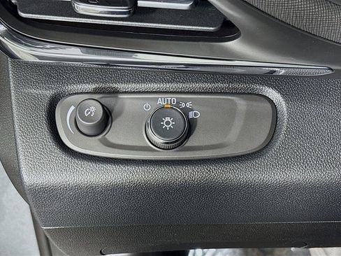 Used 2025 Buick Envista Preferred w/ Convenience I Package image 12