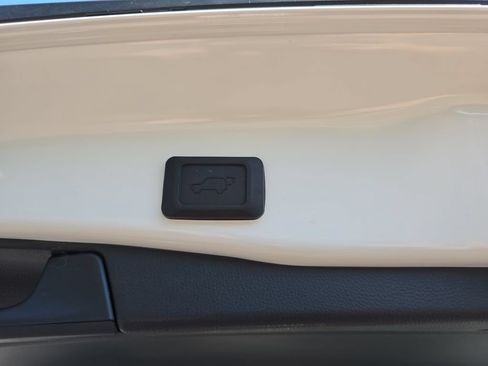 Used 2019 Toyota RAV4 Limited AWD/4WD image 15