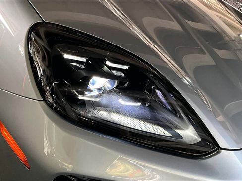 Used 2024 Porsche Cayenne image 27