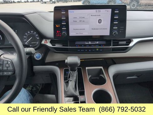 Used 2024 Toyota Sienna LE w/ LE Plus Package image 19