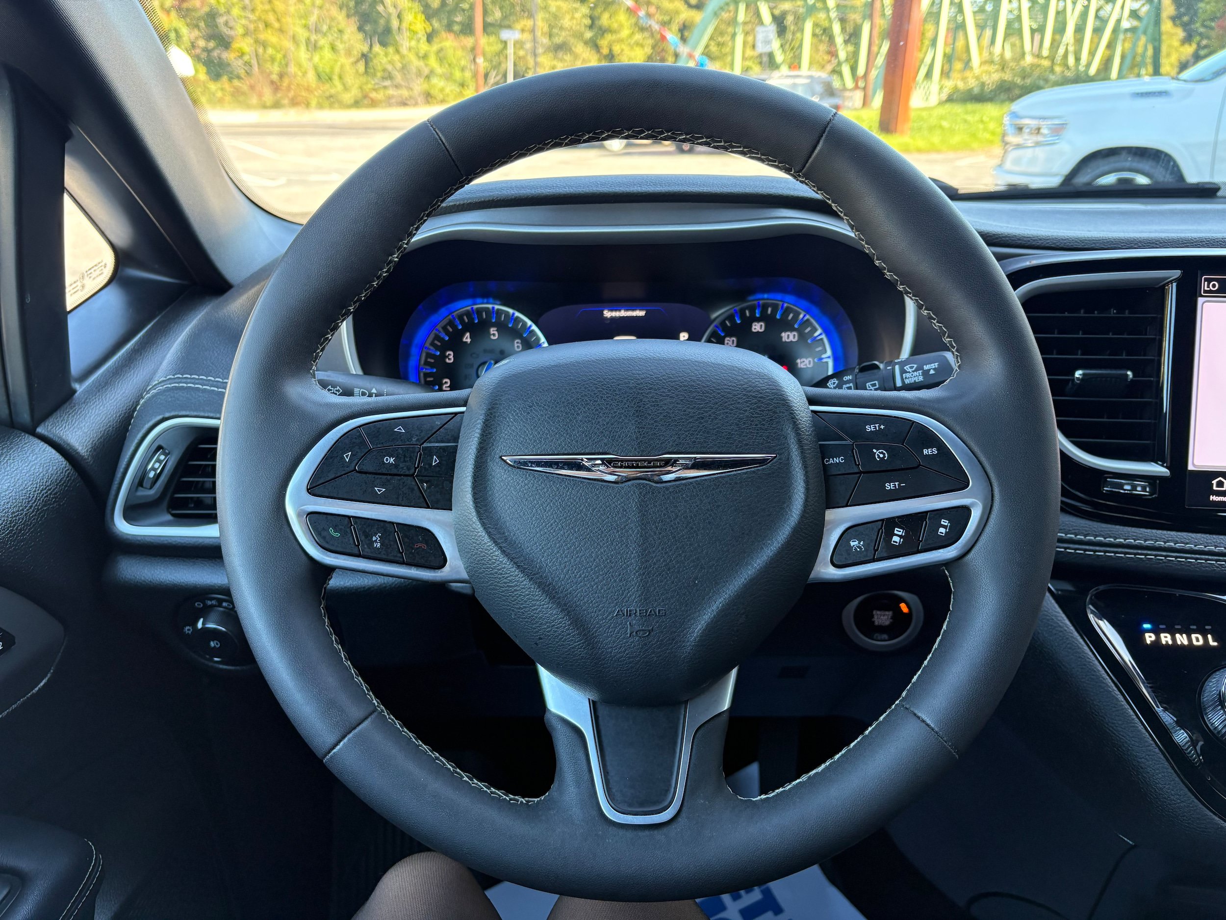 Certified 2025 Chrysler Pacifica Select AWD/4WD image 18