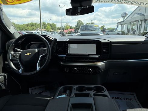 Used 2023 Chevrolet Silverado 1500 LT AWD/4WD image 10