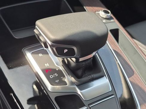 Used 2025 Audi Q5 e Premium AWD/4WD image 27