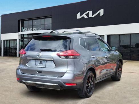Used 2017 Nissan Rogue SV w/ Midnight Edition FWD image 5