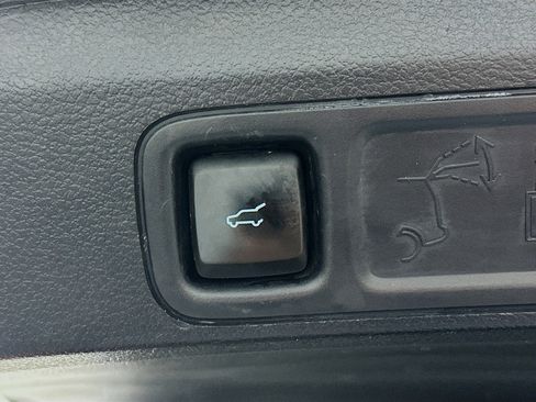 Used 2024 Ford Expedition XLT image 32