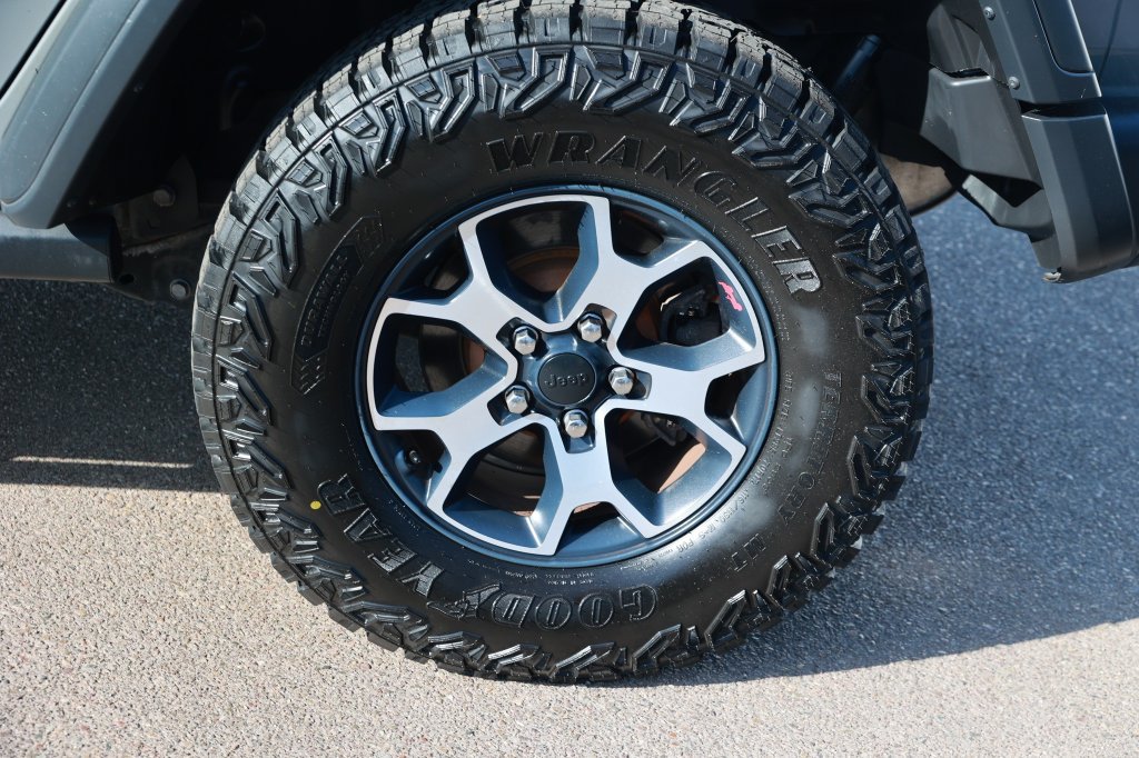 Used 2019 Jeep Wrangler Unlimited Rubicon w/ Cold Weather Group AWD/4WD image 13
