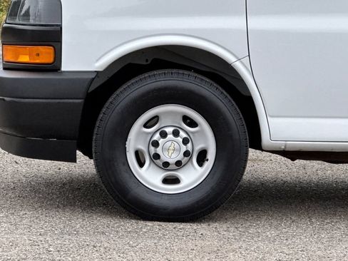 Used 2020 Chevrolet Express 3500 LS RWD image 32