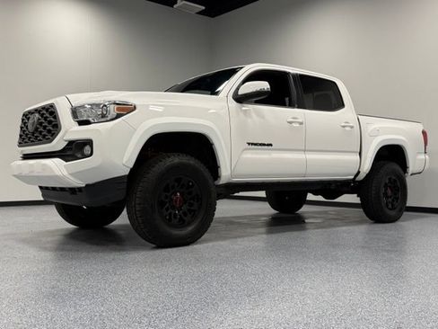 Used 2022 Toyota Tacoma TRD Sport w/ Technology Package AWD/4WD image 5