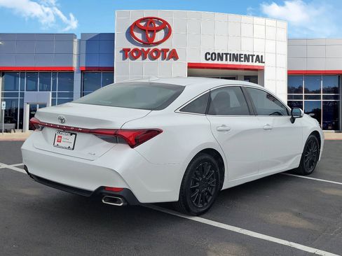 Certified 2019 Toyota Avalon XLE w/ Moonroof Package FWD image 5