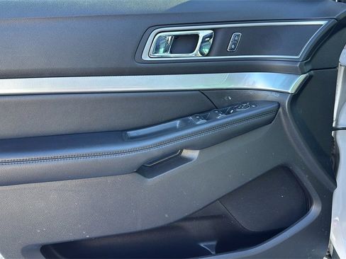 Used 2017 Ford Explorer XLT w/ Equipment Group 202A image 26