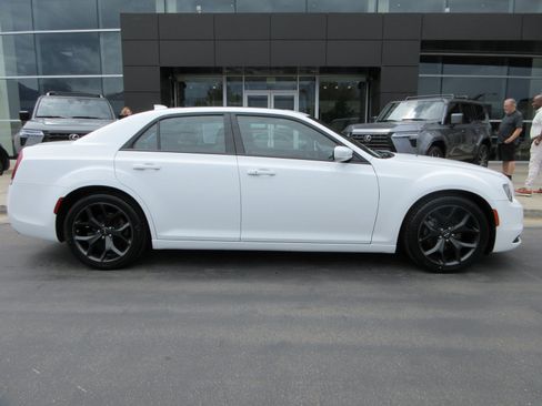 Used 2022 Chrysler 300 S RWD image 11