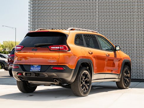 Used 2016 Jeep Cherokee Trailhawk w/ Comfort/Convenience Group AWD/4WD image 4