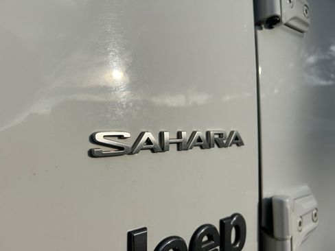 Used 2024 Jeep Wrangler Unlimited Sahara AWD/4WD image 24