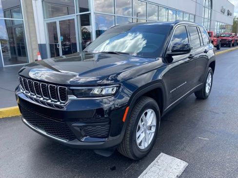 Used 2025 Jeep Grand Cherokee Laredo X w/ Luxury Tech Group I image 4