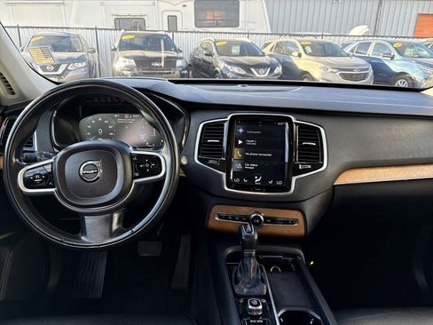 Used 2021 Volvo XC90 T6 Momentum w/ Advanced Package image 9