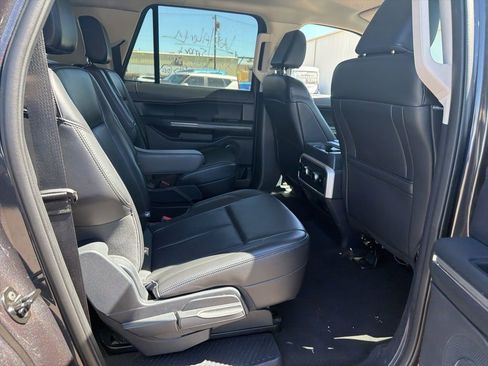 Used 2024 Ford Expedition Max XLT image 15