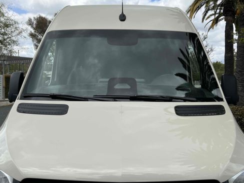 Used 2025 Mercedes-Benz Sprinter 2500 image 48