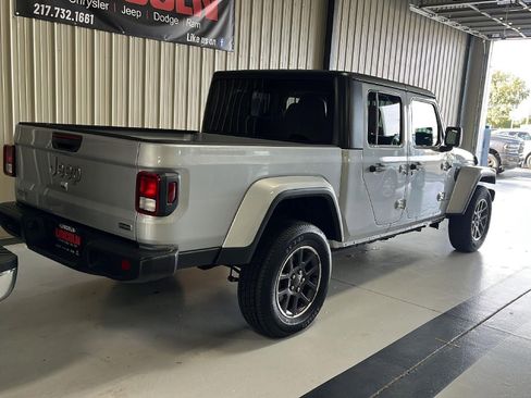 Used 2023 Jeep Gladiator Overland image 8