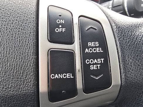 Used 2010 Hyundai Elantra GLS image 28