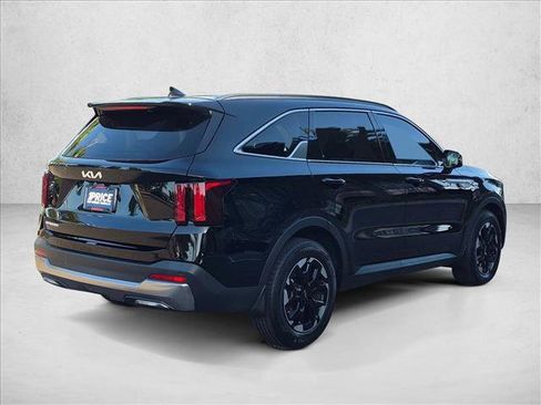 Used 2024 Kia Sorento S FWD image 5