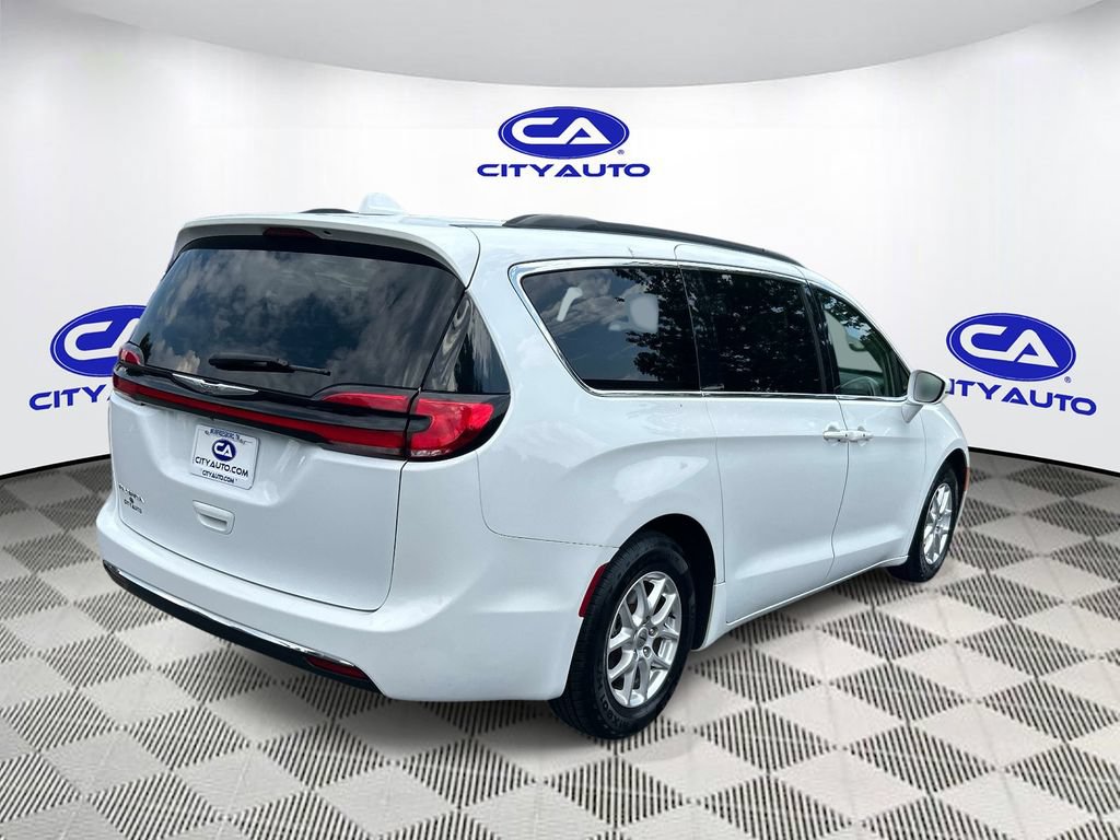 Used 2022 Chrysler Pacifica Touring-L FWD image 3