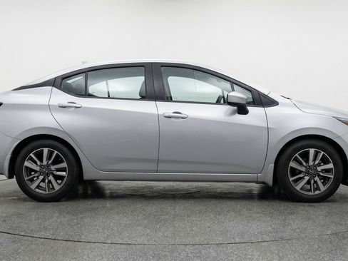 Used 2025 Nissan Versa SV FWD image 11