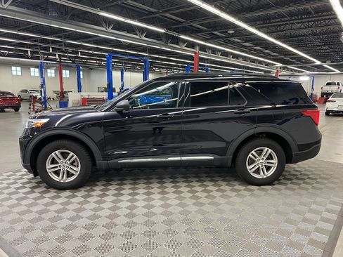 Used 2022 Ford Explorer XLT image 4