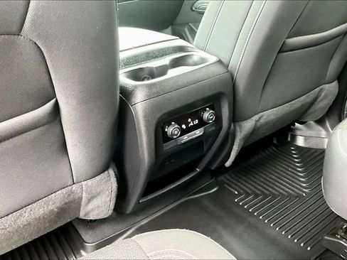 Used 2025 Chevrolet Traverse LT AWD/4WD image 10