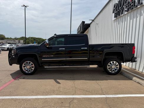 Used 2017 GMC Sierra 2500 Denali w/ Duramax Plus Package AWD/4WD image 3