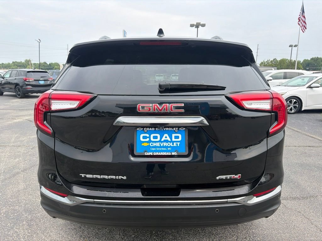 Used 2024 GMC Terrain AT4 AWD/4WD image 4