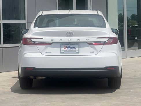 Used 2025 Toyota Camry LE FWD image 5