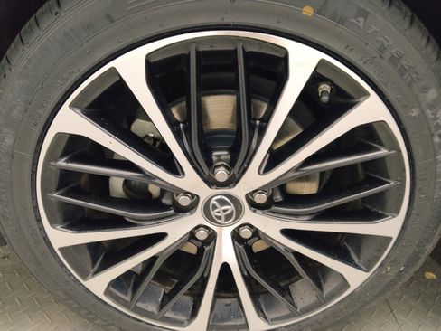 Used 2019 Toyota Camry SE FWD image 31