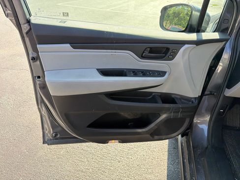 Used 2024 Honda Odyssey EX-L image 11
