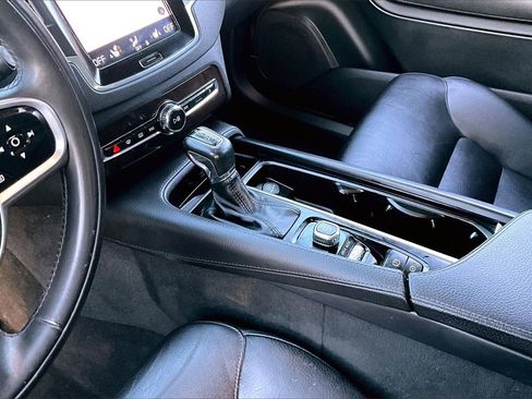 Used 2019 Volvo XC90 T6 Momentum w/ Advanced Package image 12