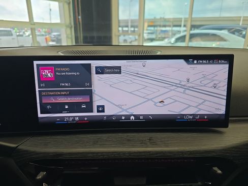 Used 2025 BMW 330i Sedan image 23